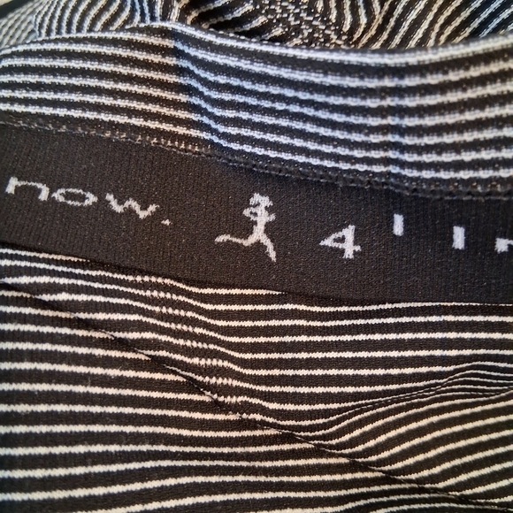 Lululemon Swiftly Tech Long Sleeve CrewWhite / White / Black (Striped) Size 4 - Picture 10 of 11